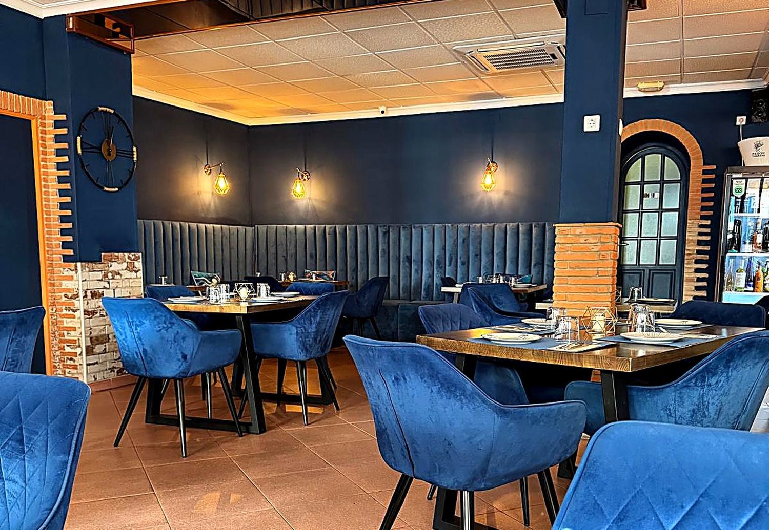 Interior del restaurante Tierra y Mar